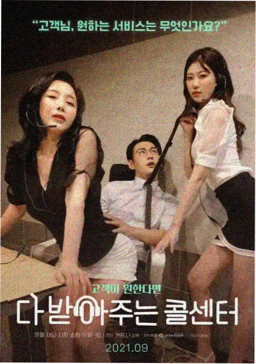 专题深读配图：夜色中的加油站灯箱